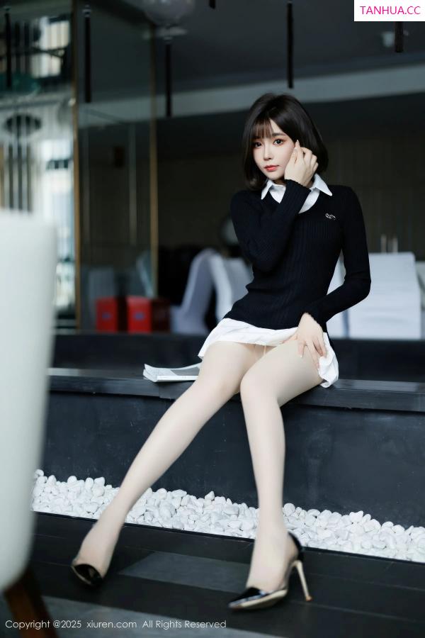   [XiuRen]高清写真图 2025.12.23 No.11138 莉芝荔枝 圣诞主题第8张图片